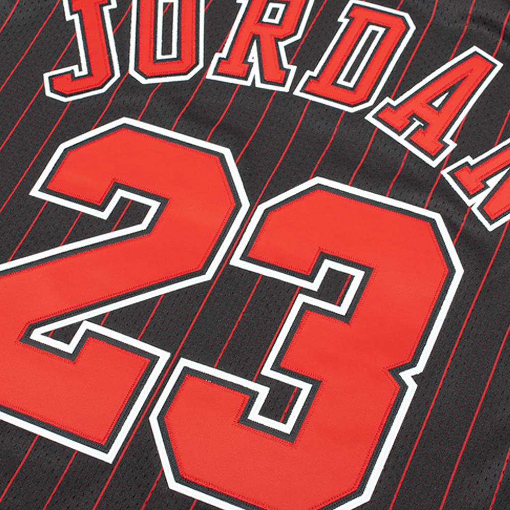 Michael Jordan 95/96 Auth Chi. Bulls Jersey | Pinstriped