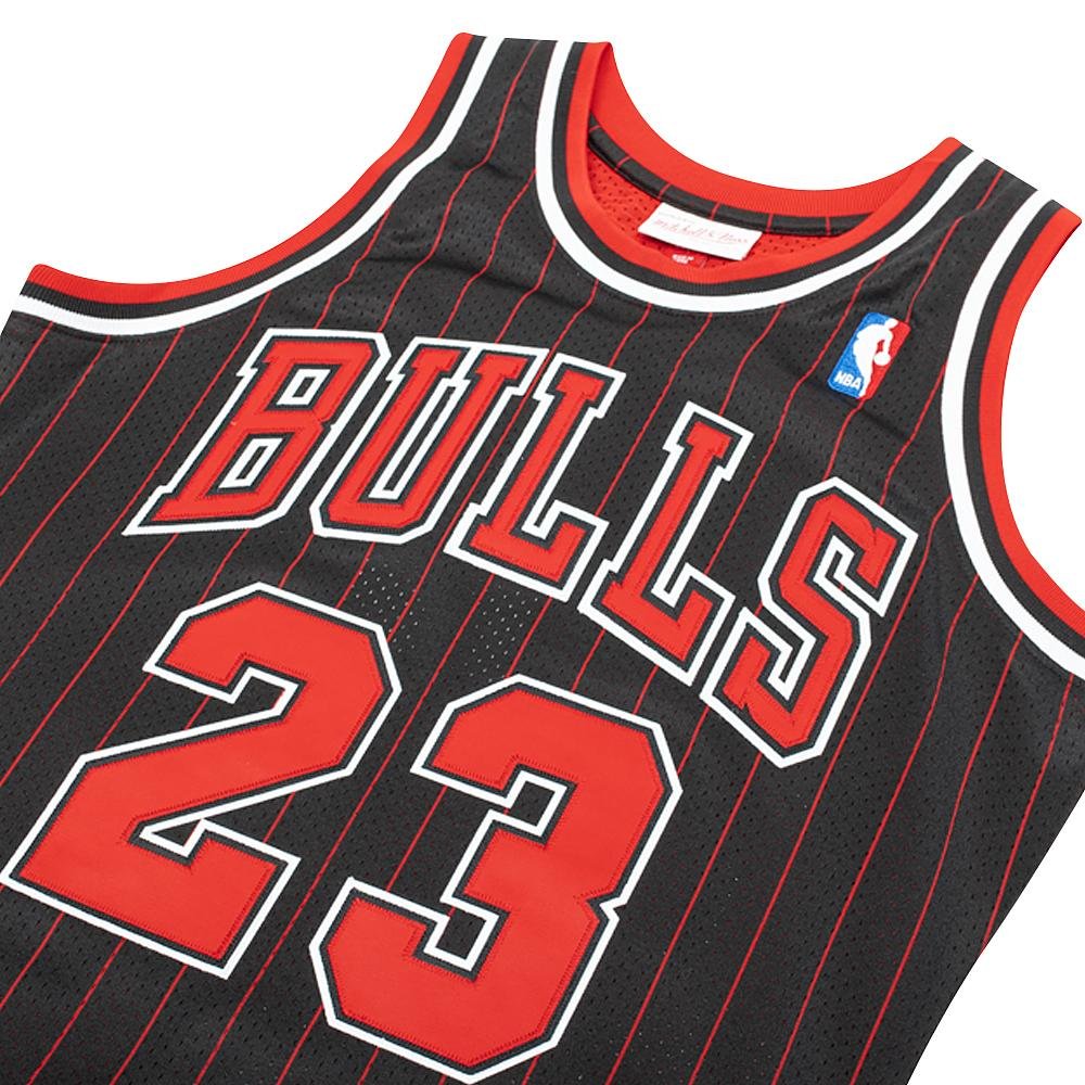 Michael Jordan 95/96 Auth Chi. Bulls Jersey | Pinstriped